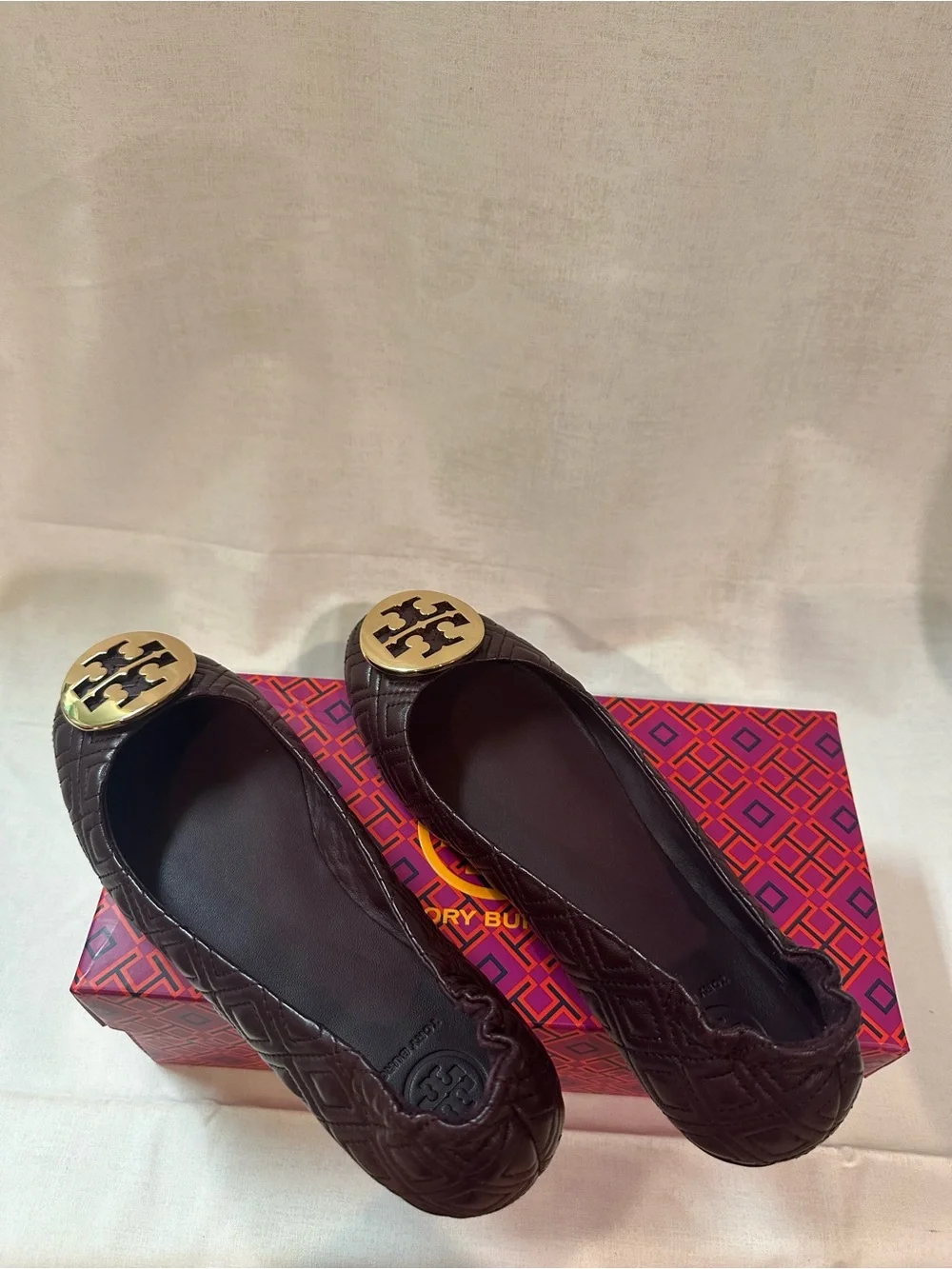 Tory Burch Quilted Minnie Metal Logo Port Size 6.5